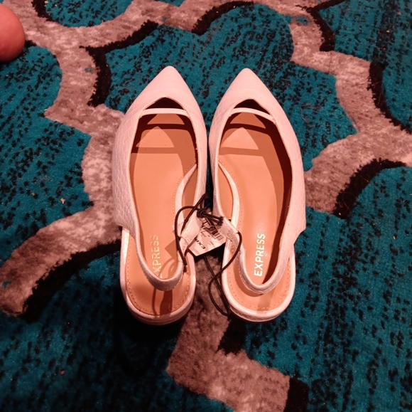 NWT Express Pointy Toe cream  Slingback Flats size 6 - Picture 5 of 5